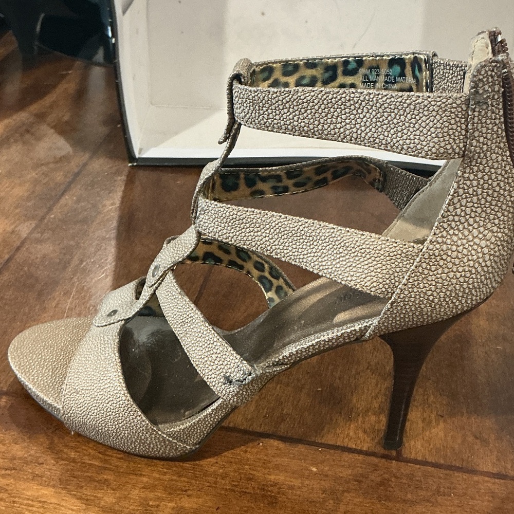 Bisou Bisou Textured Beige Strappy Heels - Picture 4 of 6